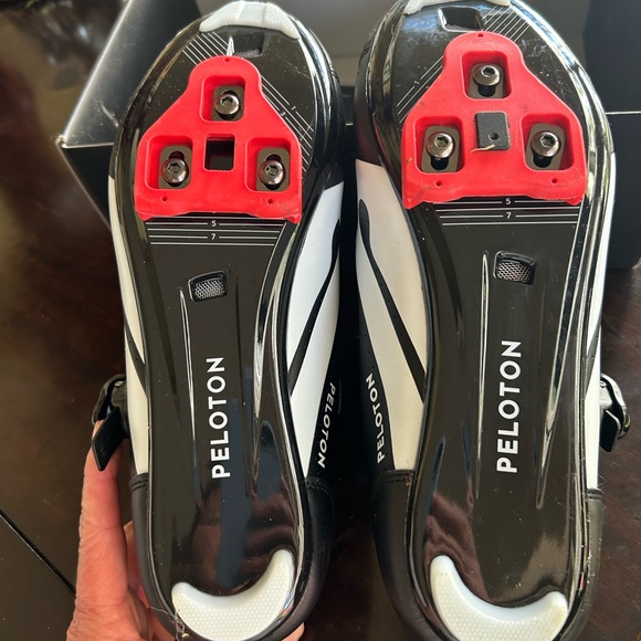 New peloton cycling shoes size 44 - Picture 2 of 3